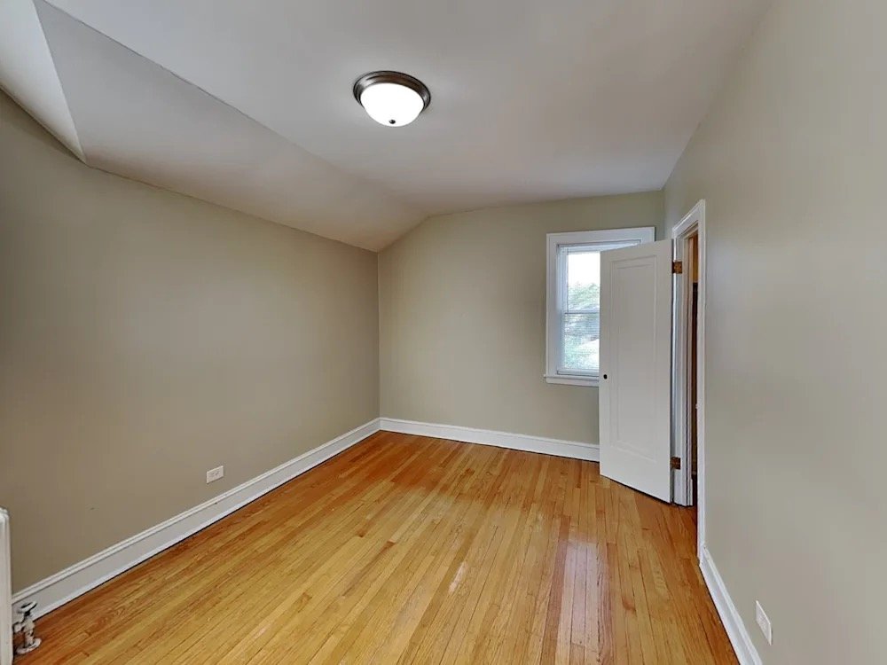 Chicago House: 1637 n nashville ave