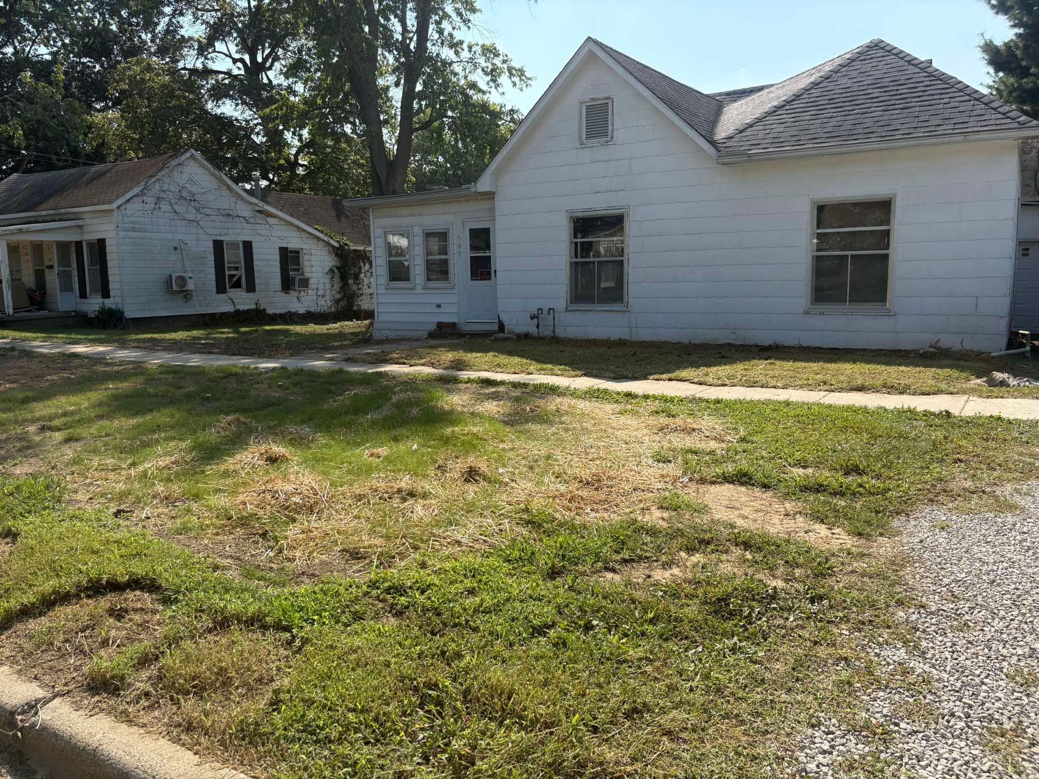 Vandalia House: 999 N 1st St