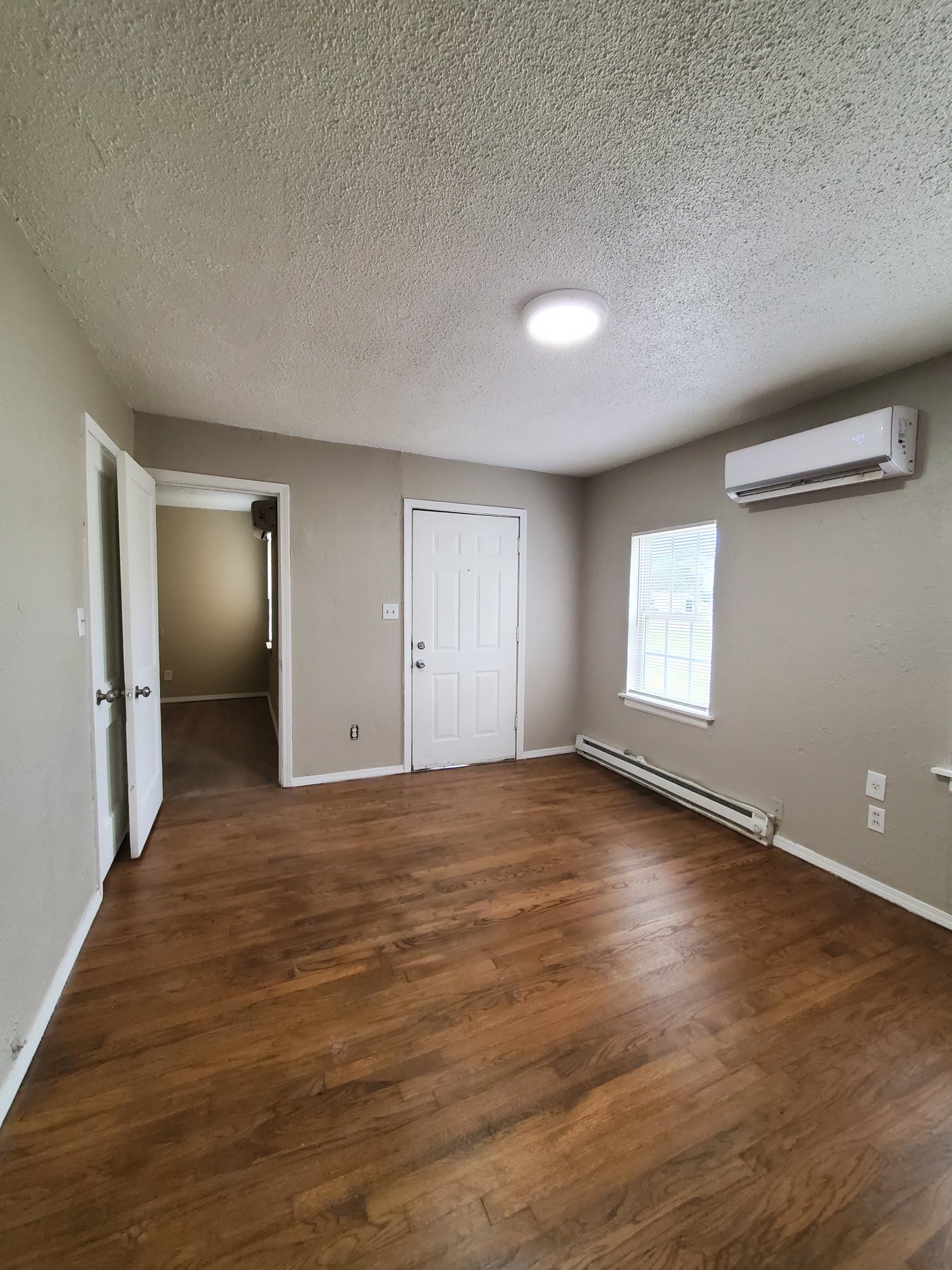 Oklahoma City House: 301 W Lilac Ln