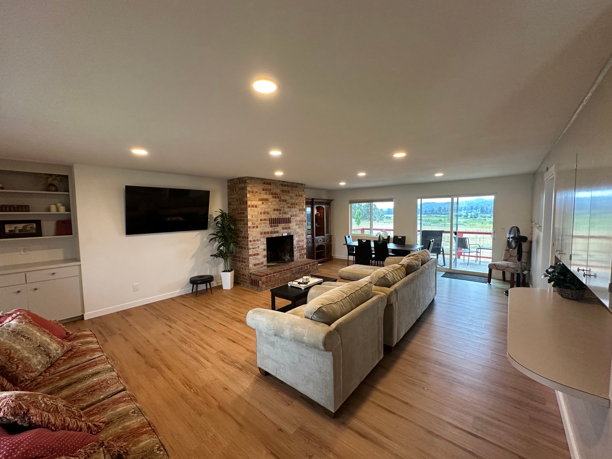Snohomish House: 15002 Roosevelt Rd