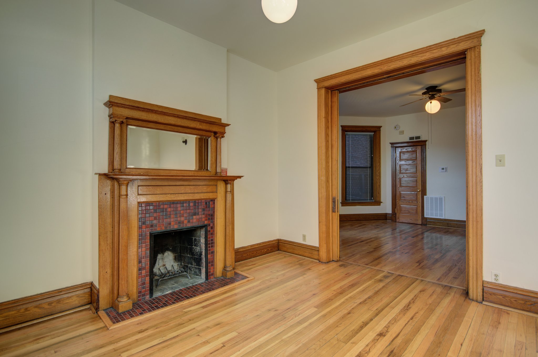 Chicago Apartment: 638 W Drummond PL