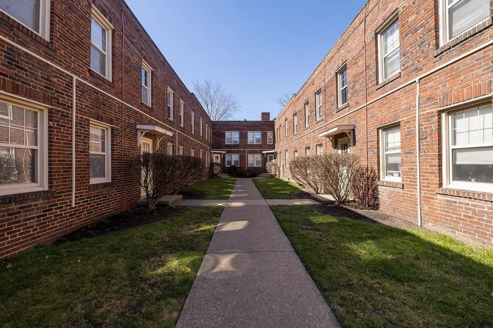 Lakewood Apartment: 1496 W 117th Street