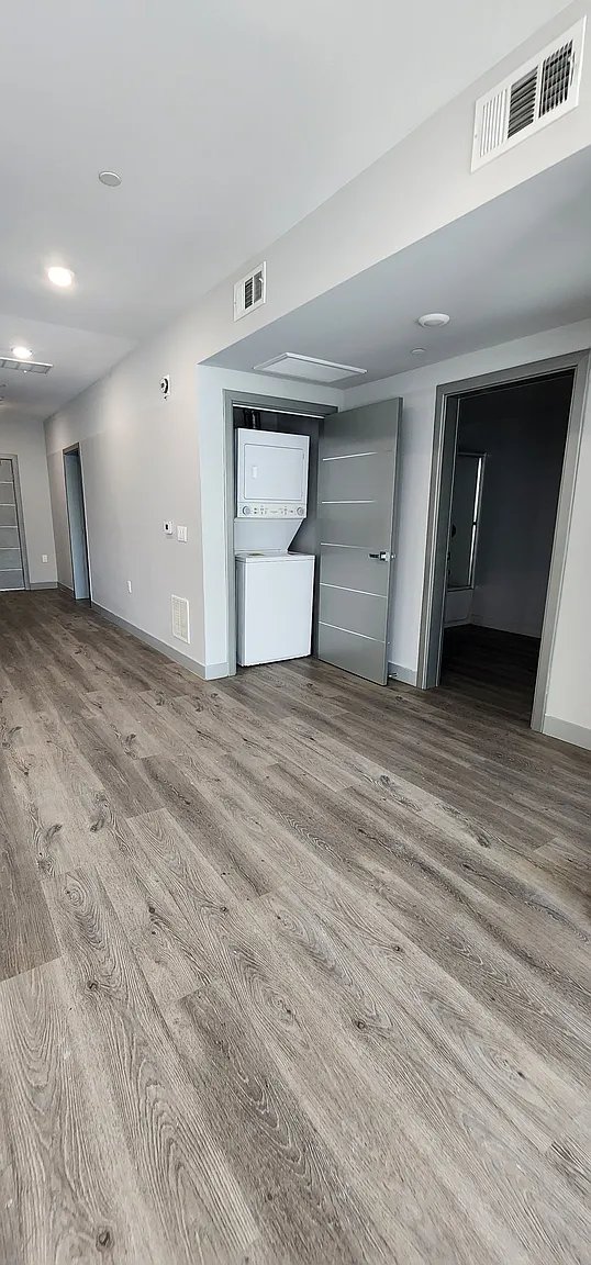 Van Nuys Apartment: 7040 Woodman Ave Unit 204