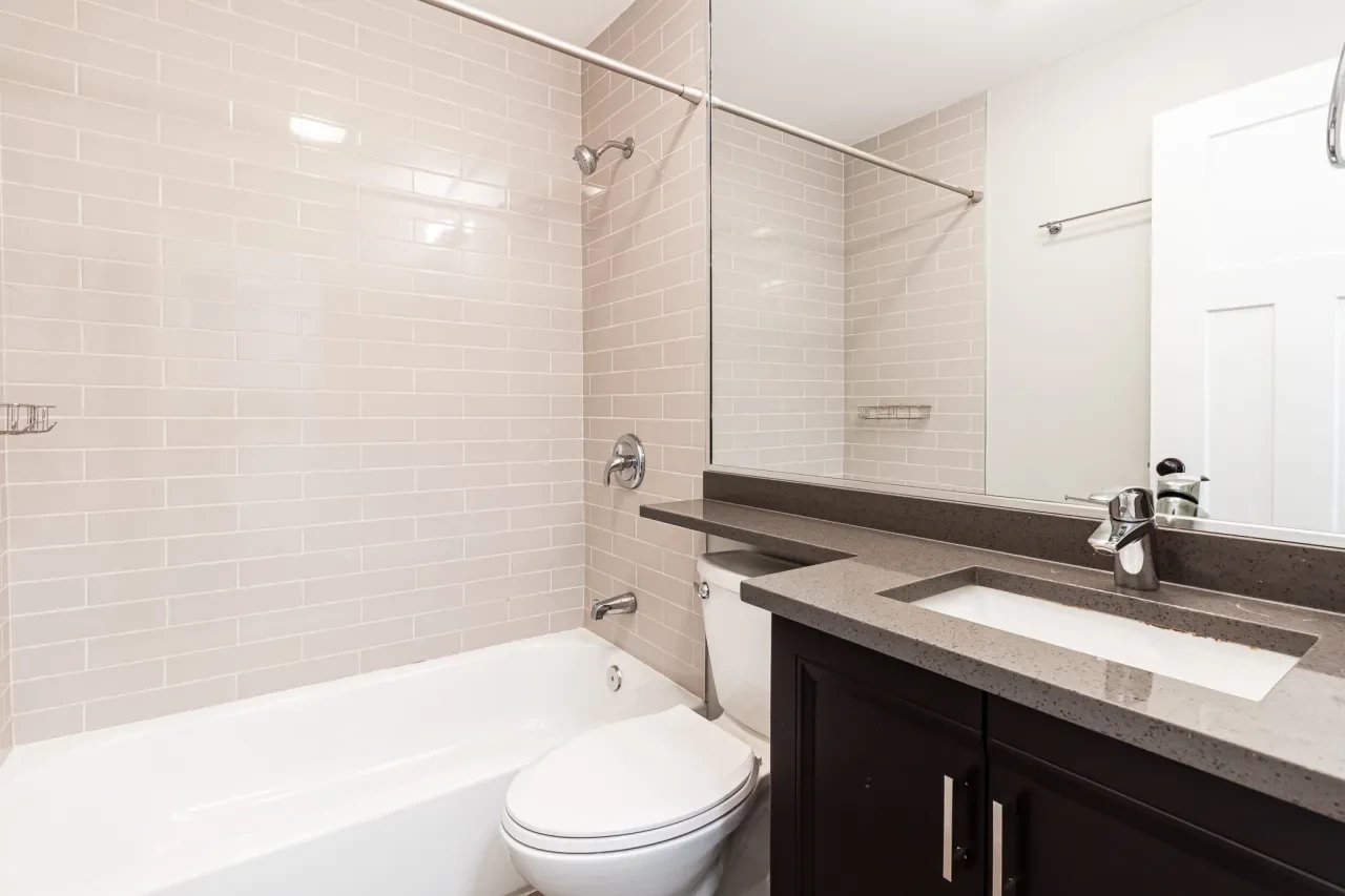 Chicago Apartment: 530 West Surf Street #417 Chicago, IL 60657