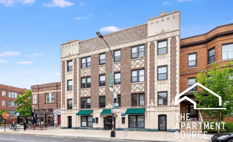 Chicago Apartment: 4851 North Damen Avenue #110 Chicago, IL 60625