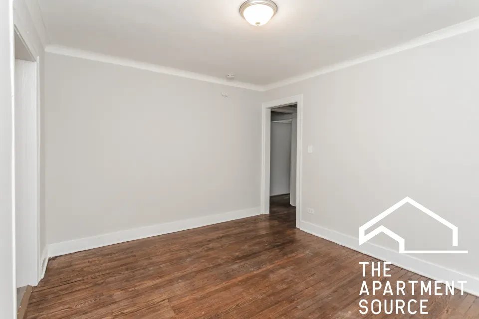 Chicago Apartment: 6143 South Woodlawn Avenue #1 Chicago, IL 60637