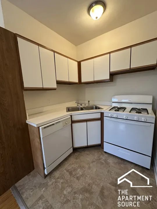 Glencoe Apartment: 343 Park Avenue #02 Glencoe, IL 60022