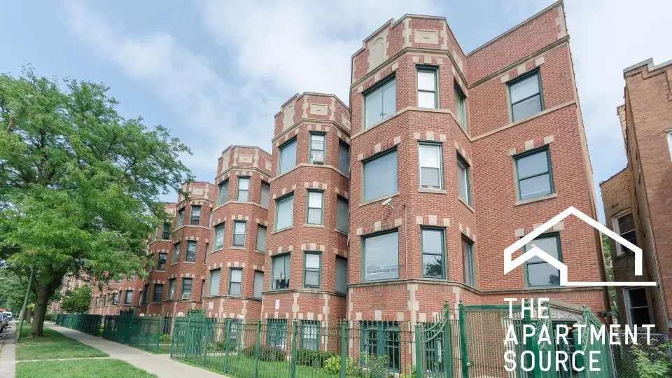 Chicago Apartment: 6911 South Paxton Avenue #2 Chicago, IL 60649