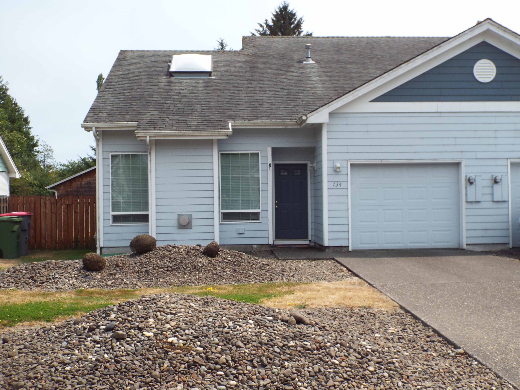 Warrenton Townhome: 734 NW Date Avenue