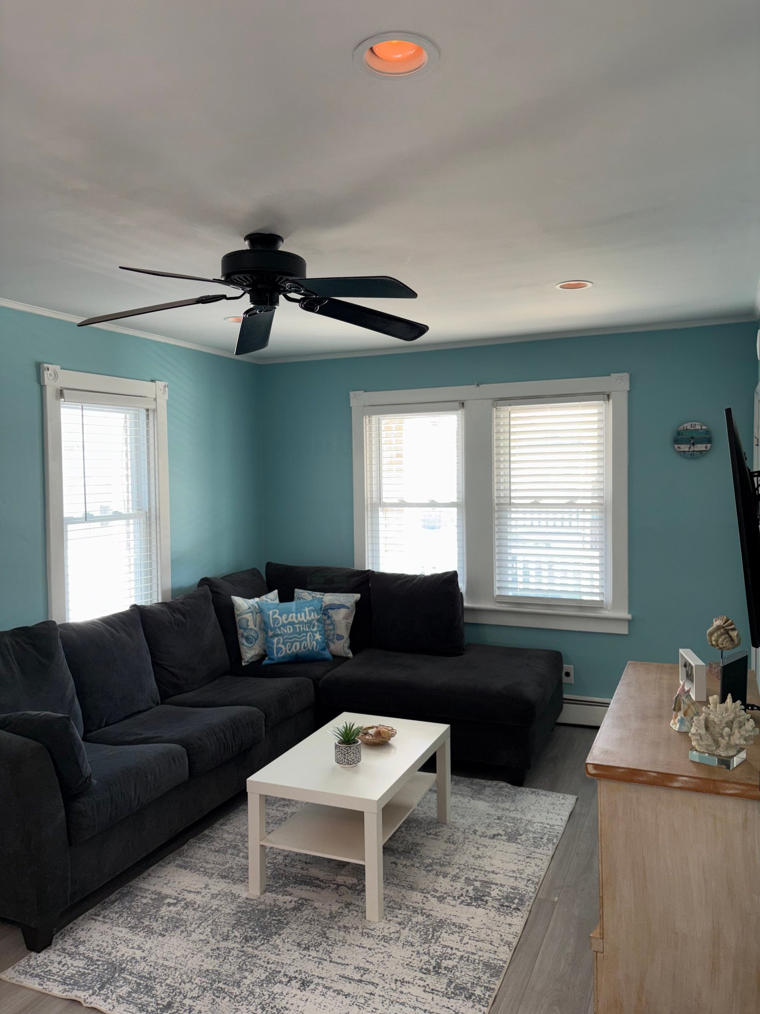 Wildwood Condo: 323 E Maple Ave