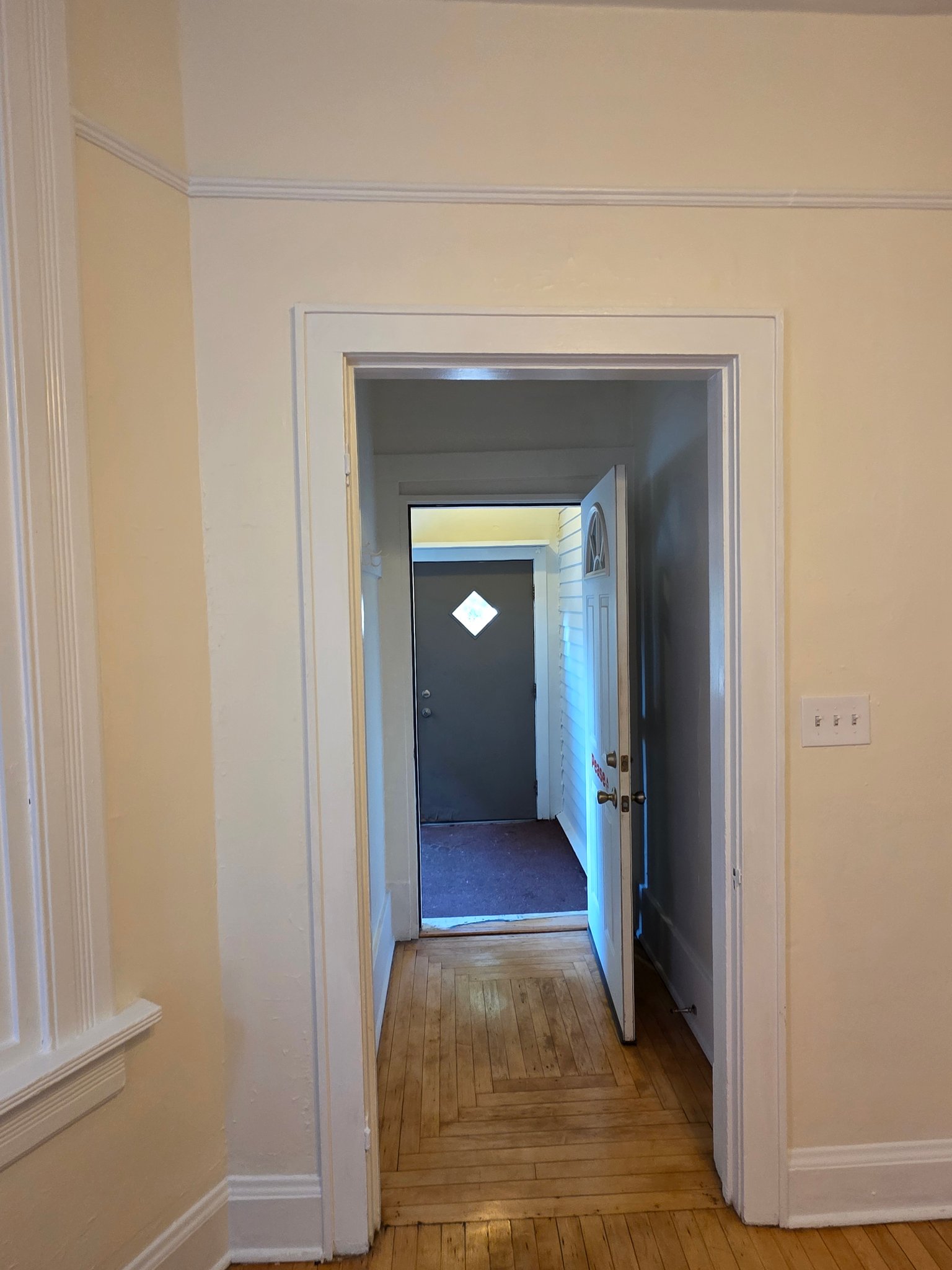 Milwaukee Apartment: 1021 E Brady St