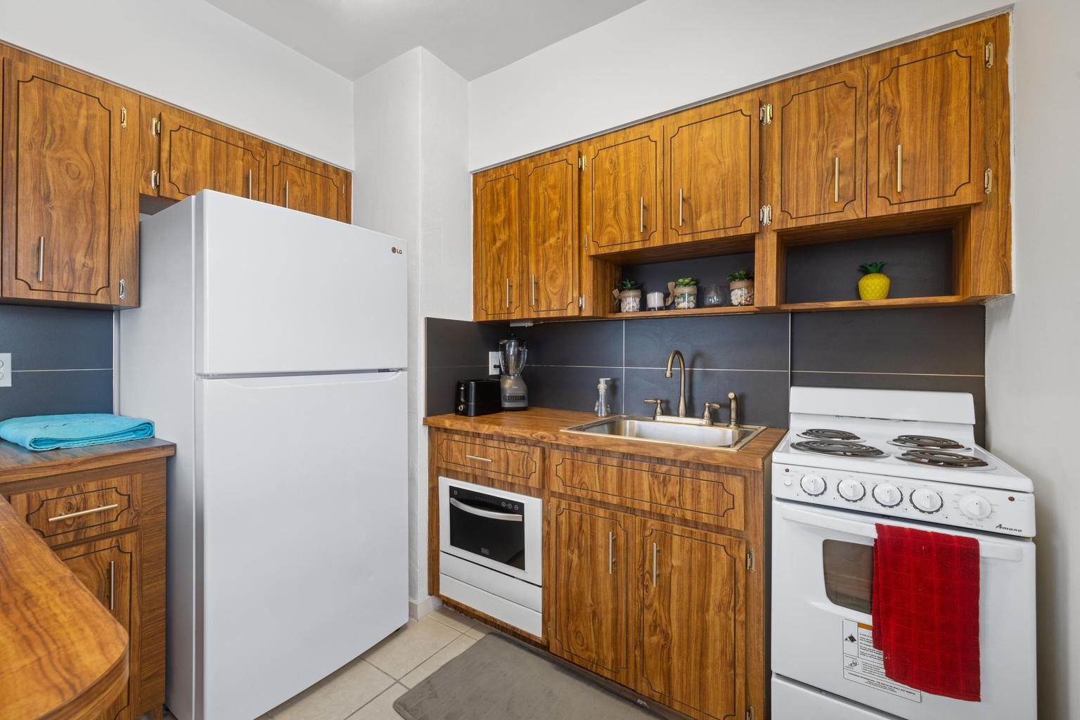 Palm Beach Condo: 172 N COUNTY Road 2