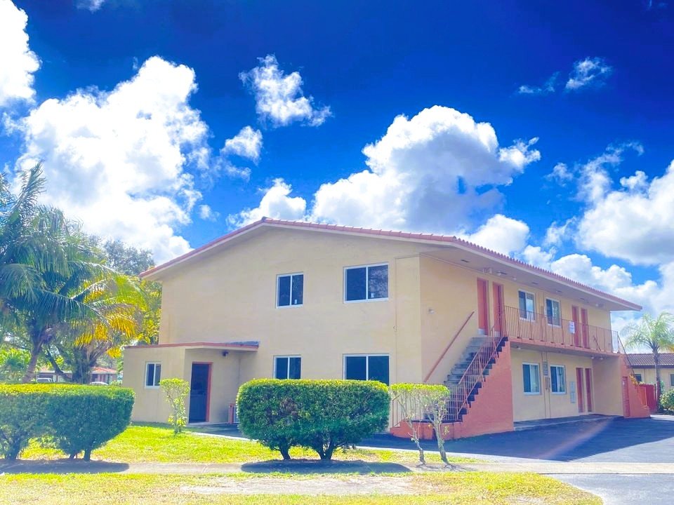 Miami Springs Apartment: 115 Bentley Drive