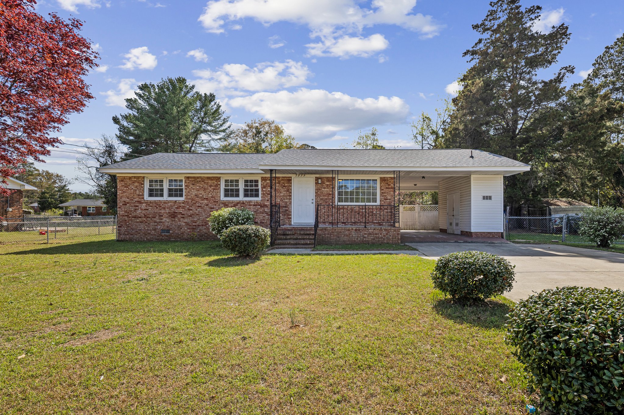 Fayetteville House: 5039 Onslow st