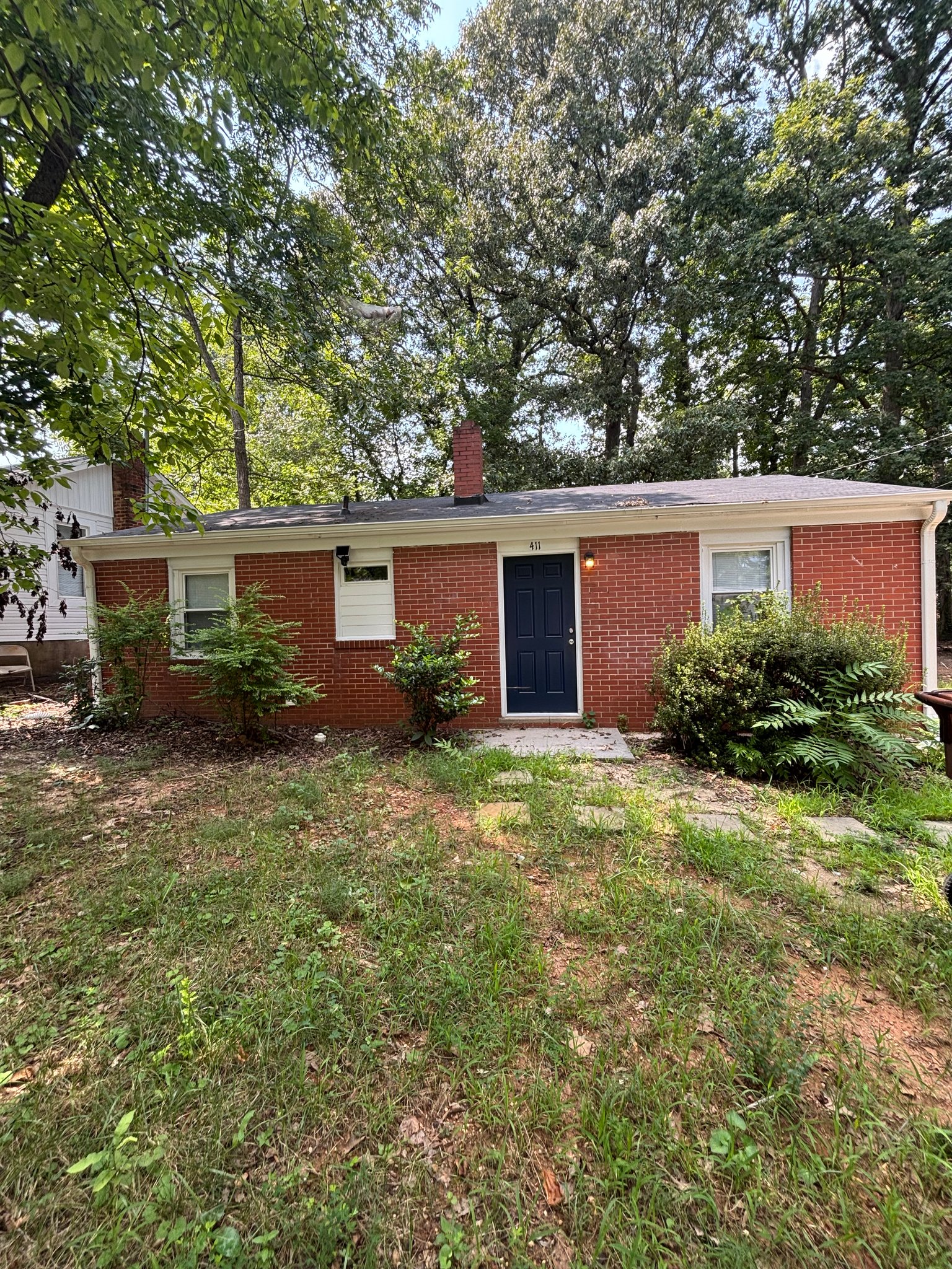 High Point Single Room: 411 hobson st