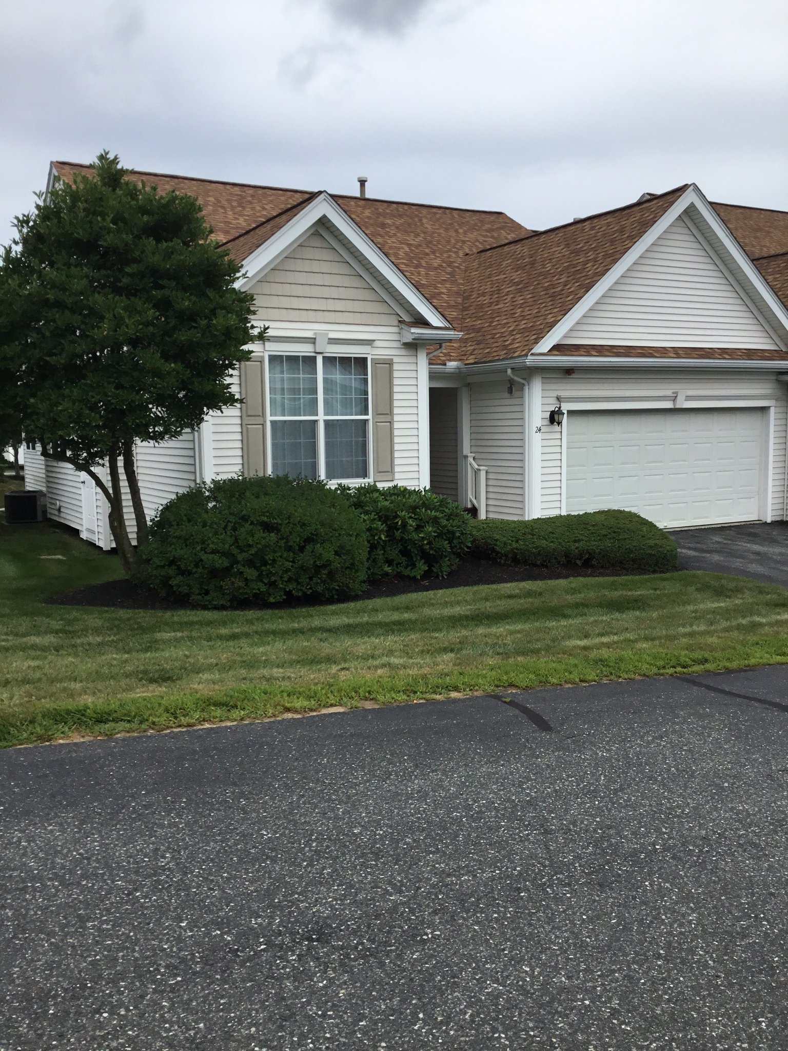 Berlin Condo: 24 Brook Lane