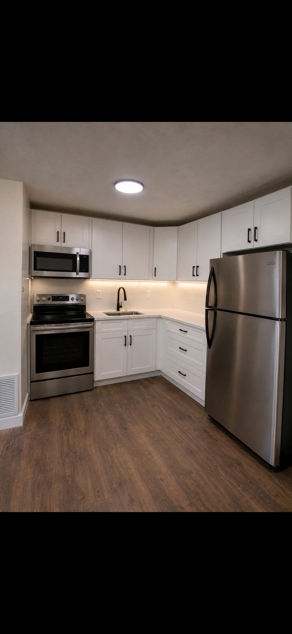 East Saint Louis House: 507 Saint Robert Dr