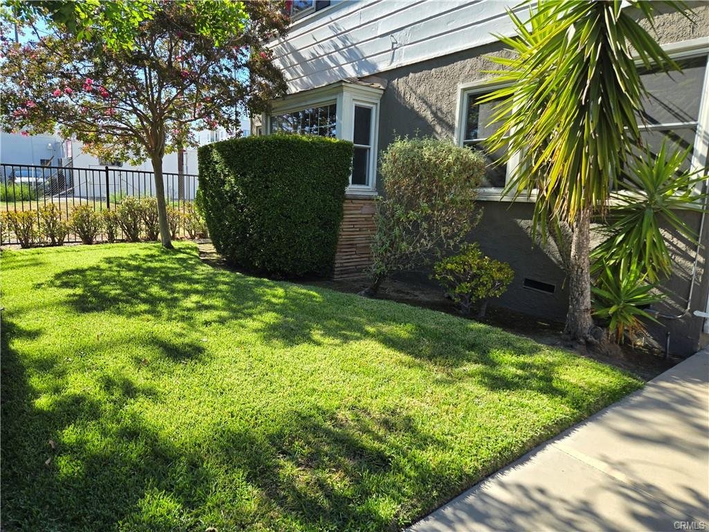 Toluca Lake Multiplex: 10939 1/2 Moorpark