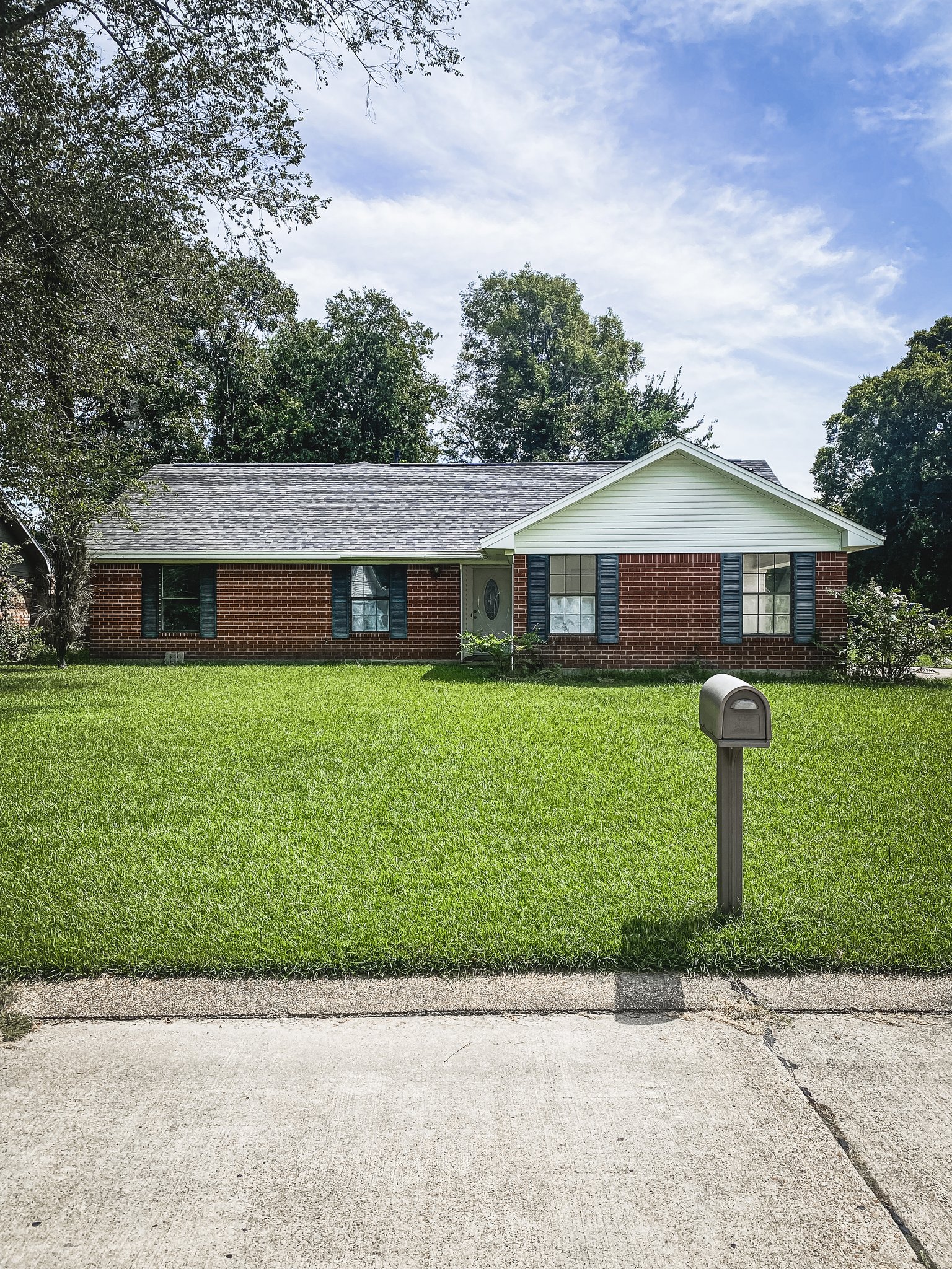Monroe House: 200 Timberwood Drive
