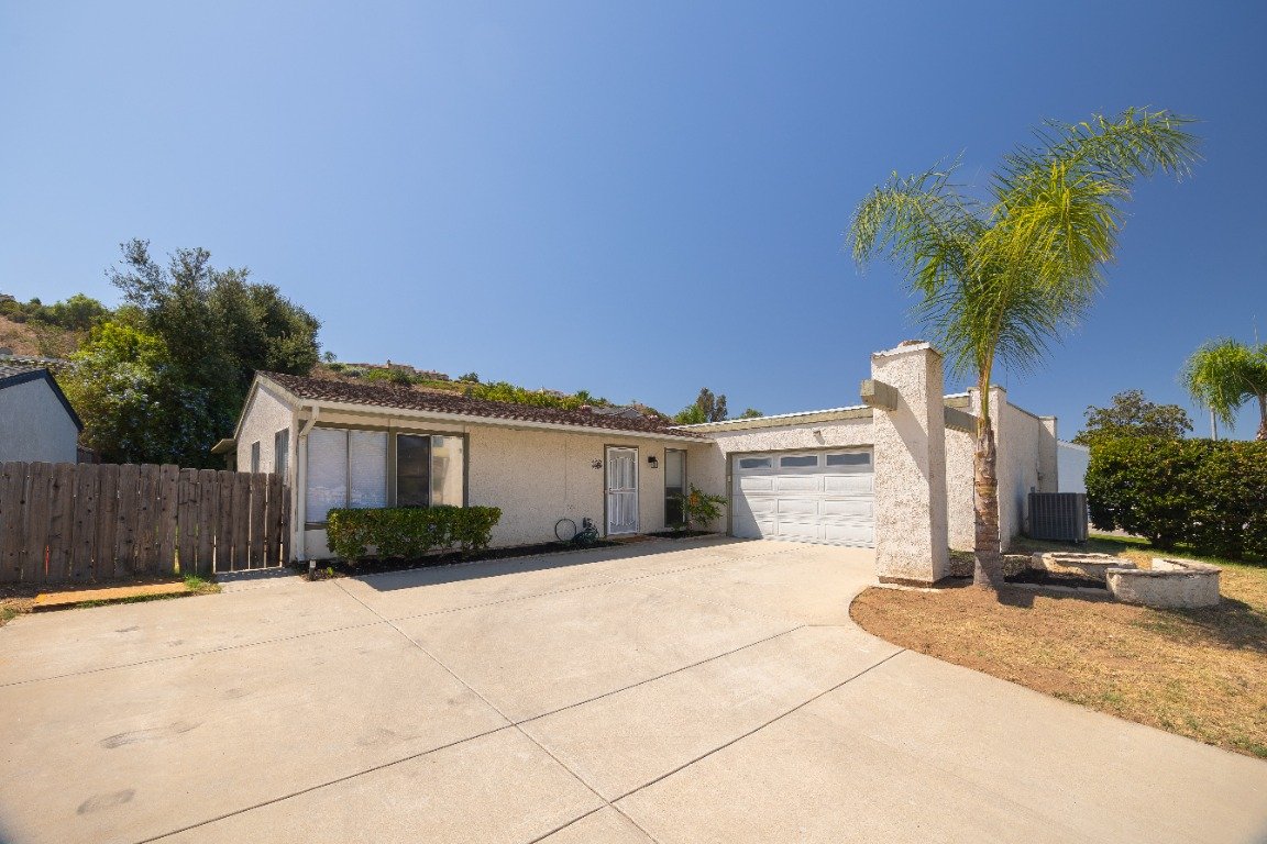 Escondido House: 2863 Roseann Ave