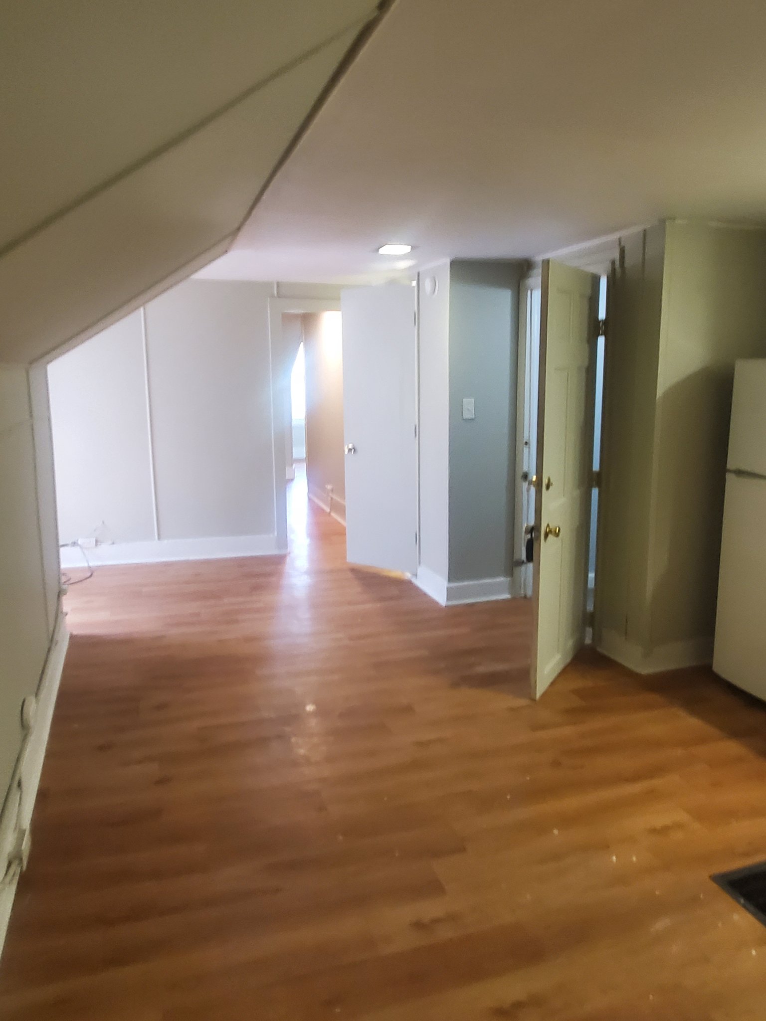 SPRINGFIELD Single Room: 421 E CHERRY ST
