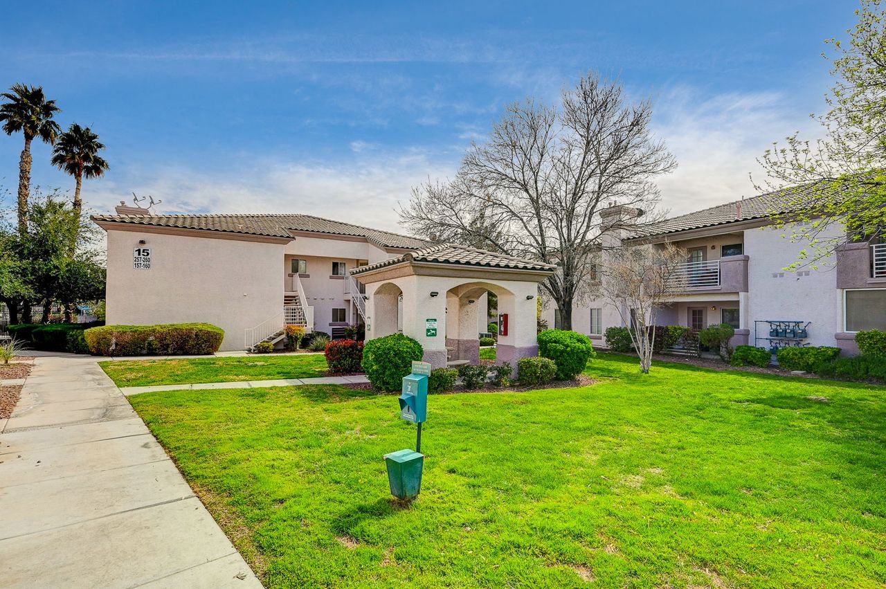 Las Vegas Condo: 4555 E Sahara Ave