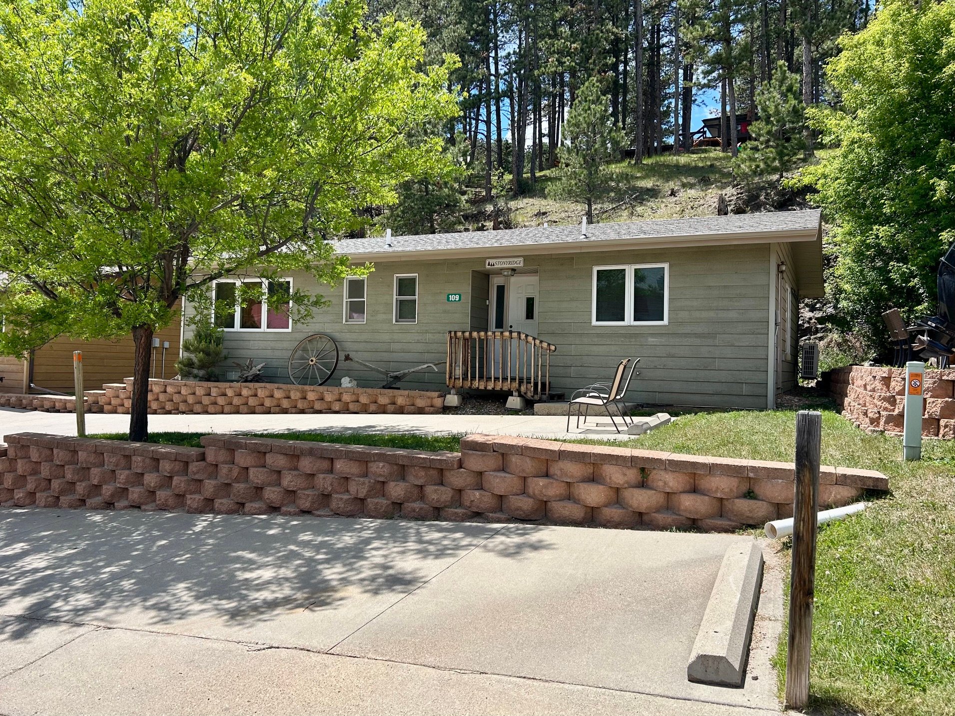 Hill City House: 109 Pine Avenue