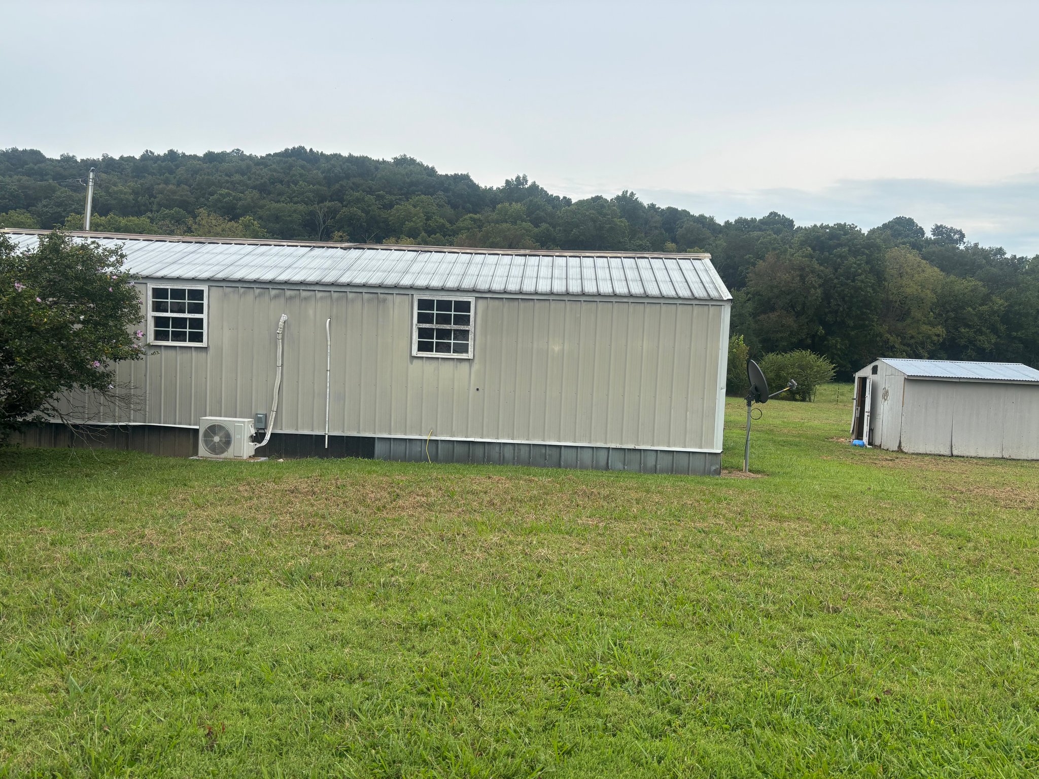 Dixon springs House: 82 young branch road