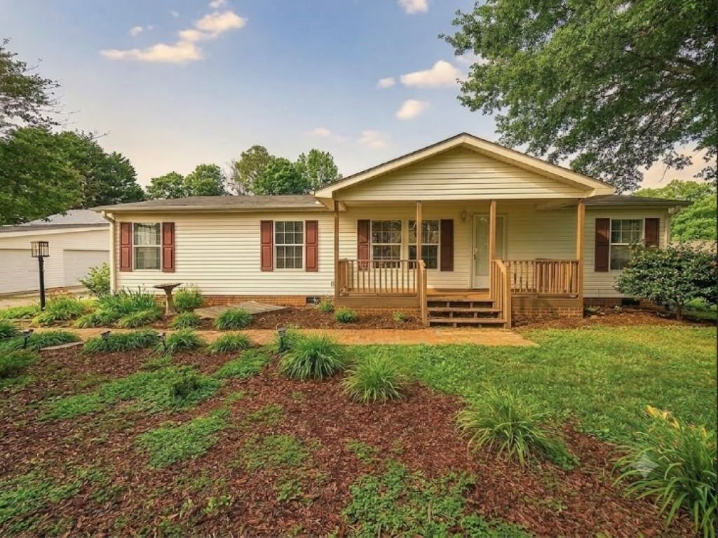 Hollysprings House: 530 Avent Ferry Rd