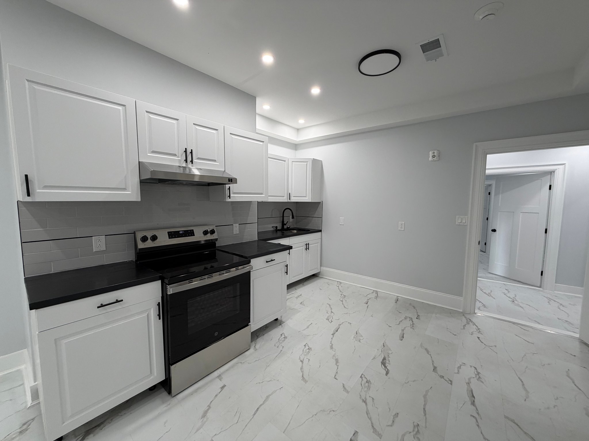 Utica Apartment: 294 Genesee St