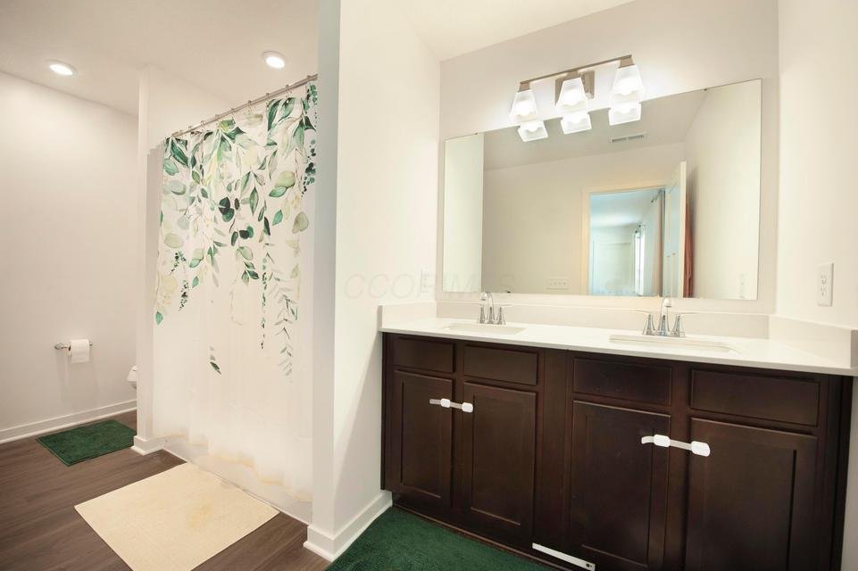 Grove City House: 1698 Lewes Castle Dr