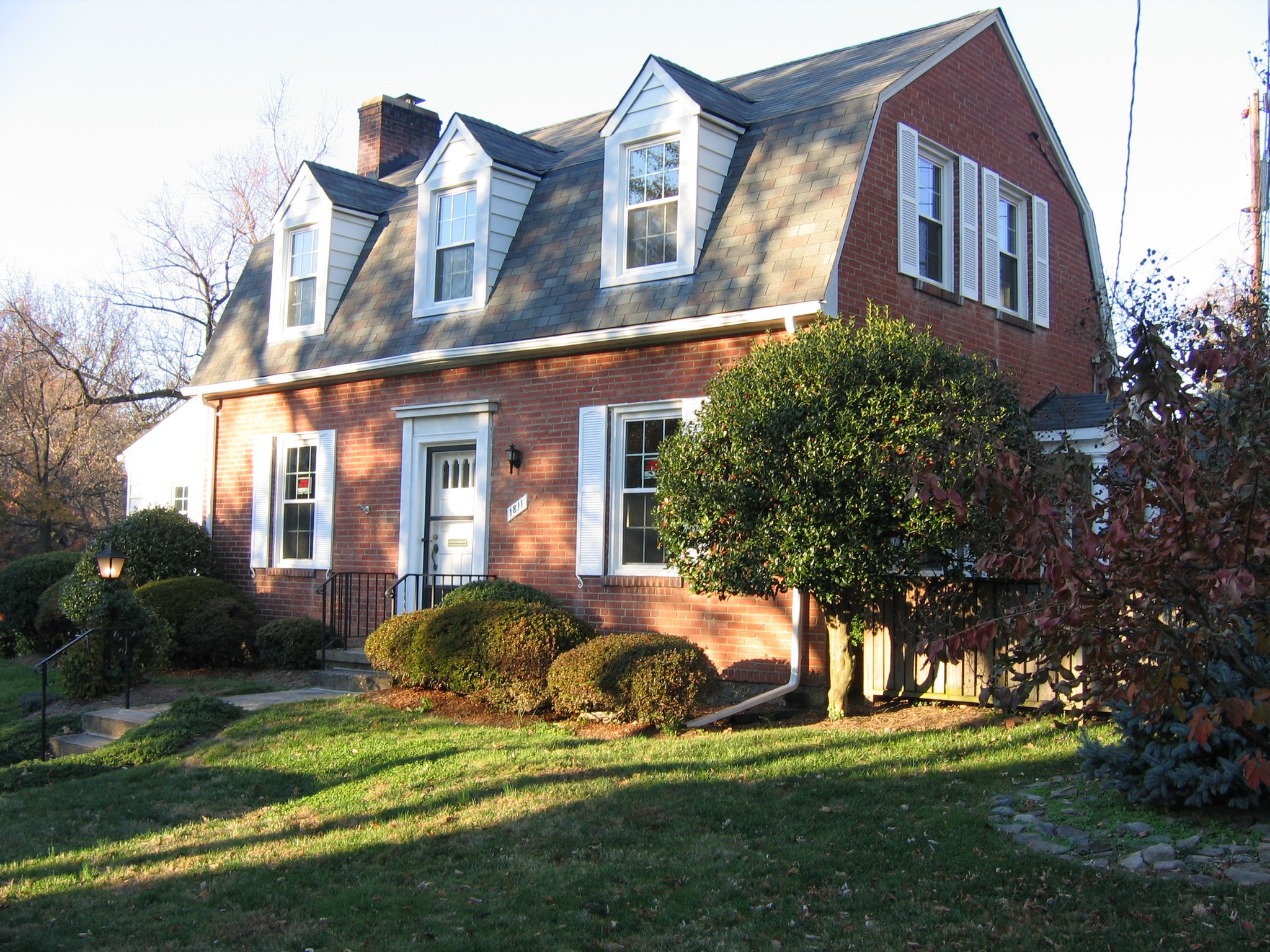 Arlington House: 1811 N Edgewood St