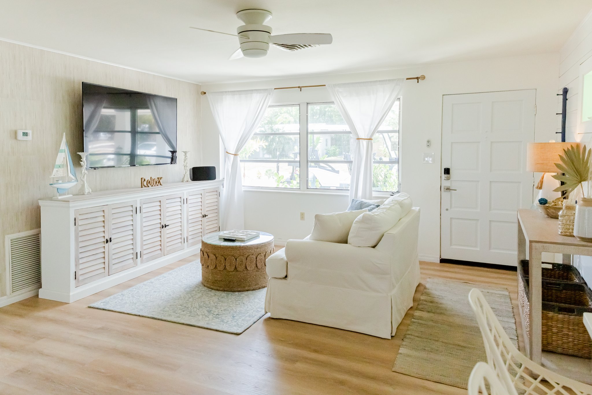 sarasota House: 2445 constitution blvd