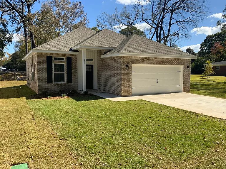 Crestview House: 111 Shady Ln