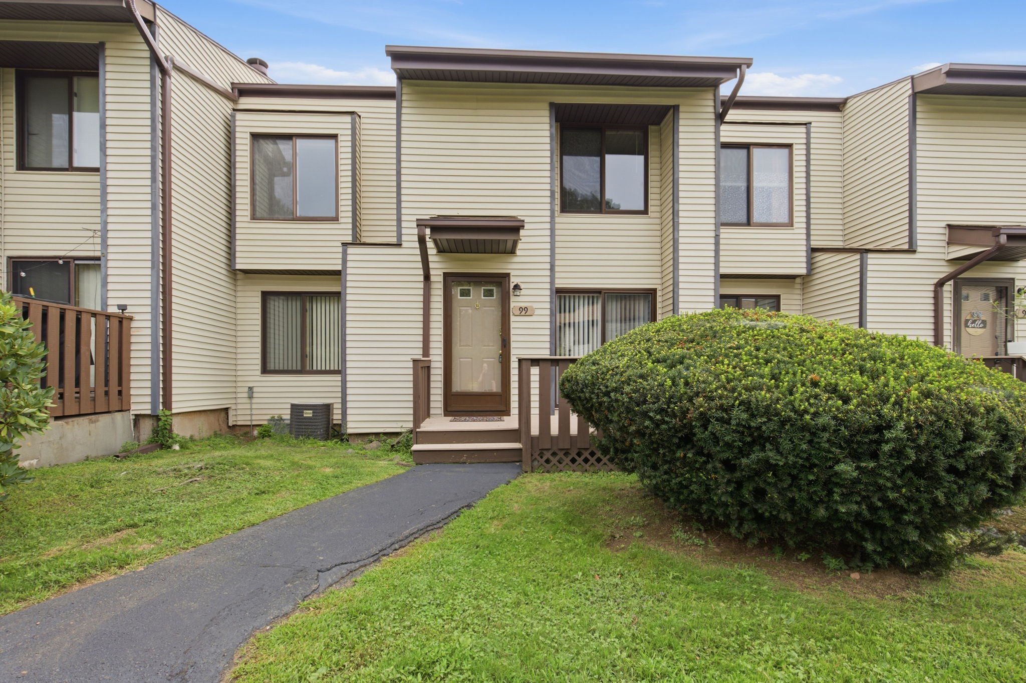 NEWINGTON Condo: 99 Cottonwood Road