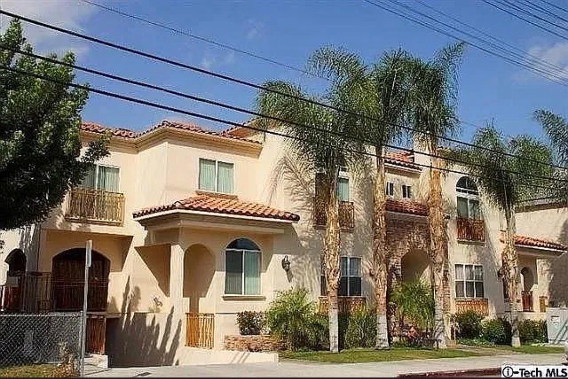 Burbank Townhome: 422 S Lake St
