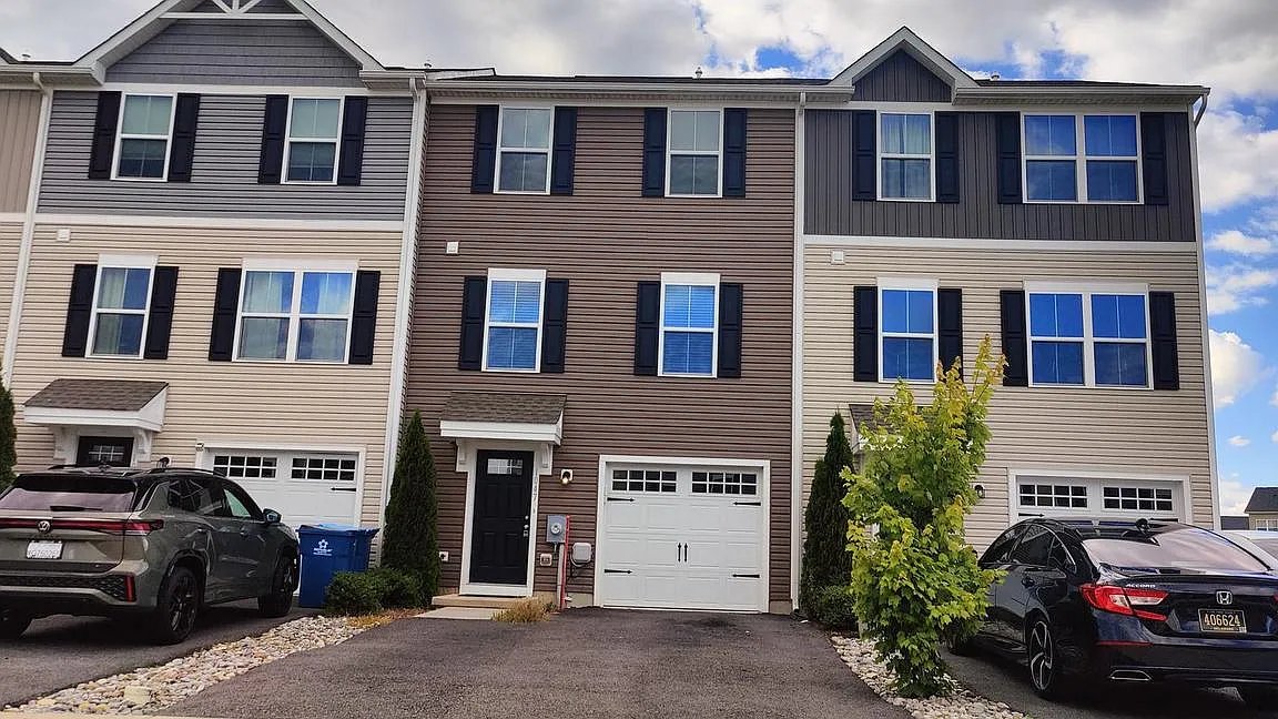 Middletown Townhome: 1047 Wickersham Way