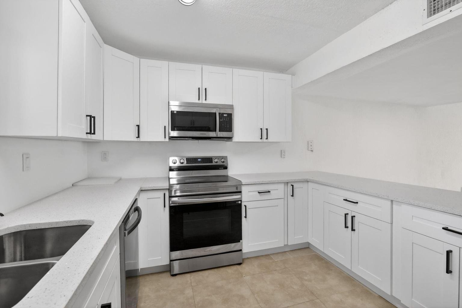 Plantation Townhome: 11556 NW 1ST Street