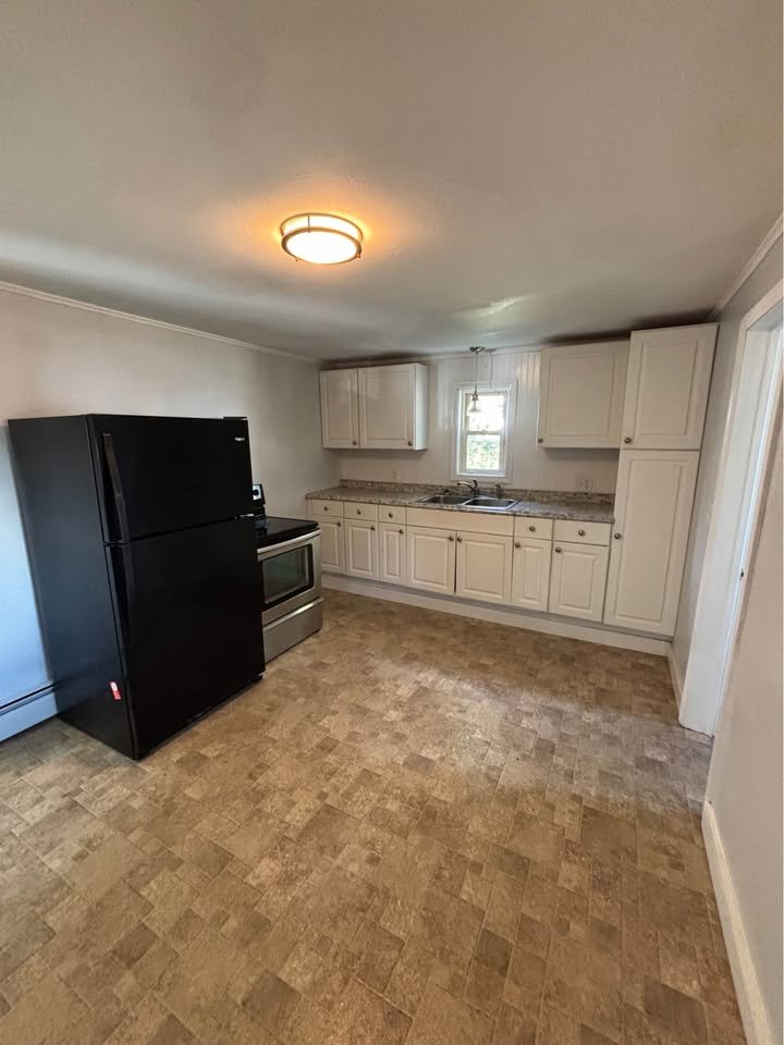 Biddeford Apartment: 211 Hill Street