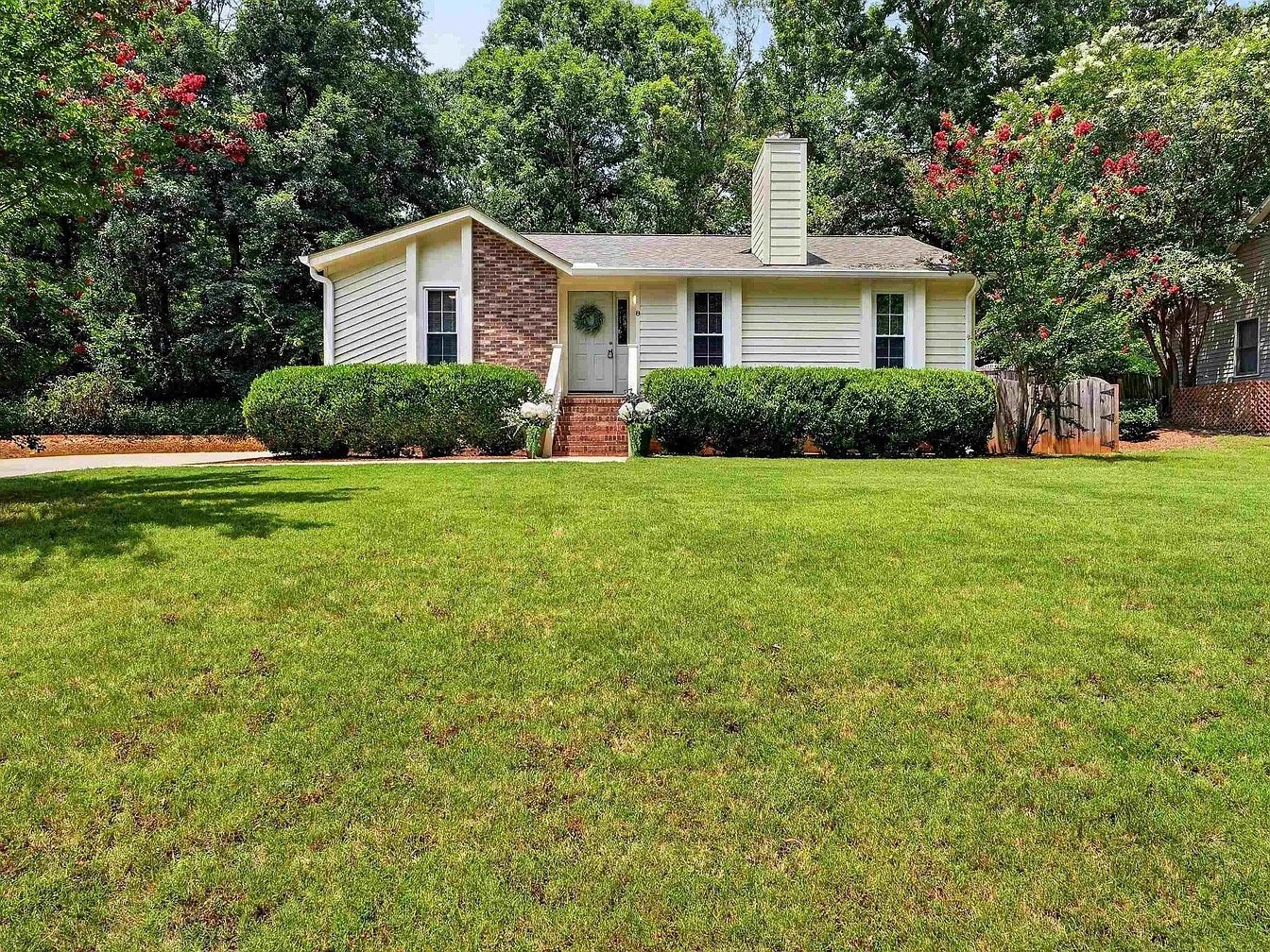 Greenville House: 8 Wedgewater Ct