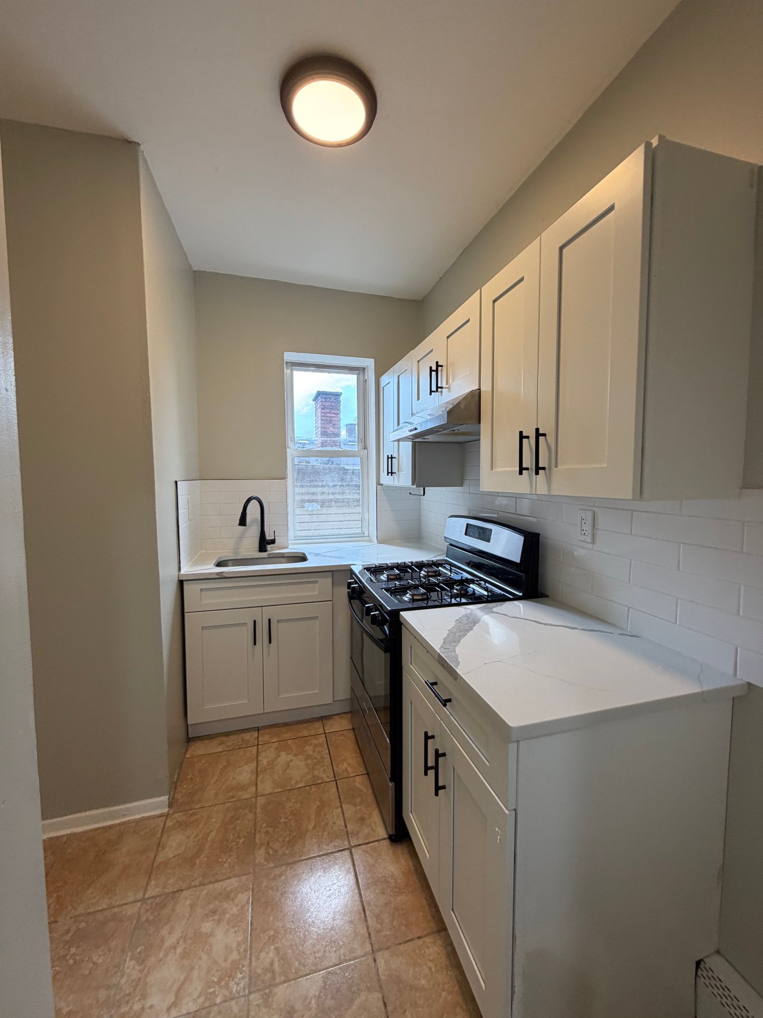 Orange Apartment: 153 Pierson St