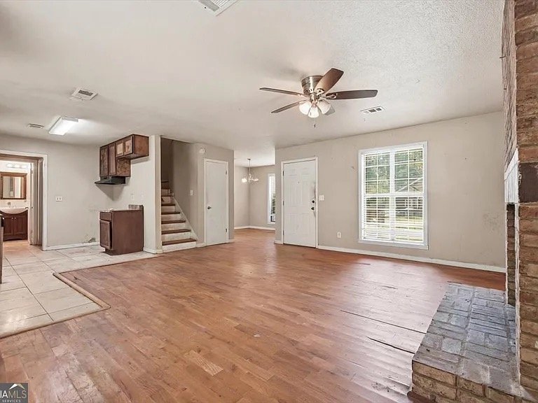 Atlanta House: 194 Brownlee Rd SW