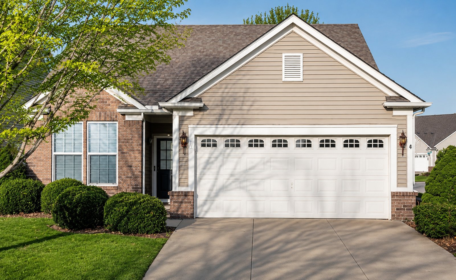 Lenexa House: 9002 Meadow View Dr