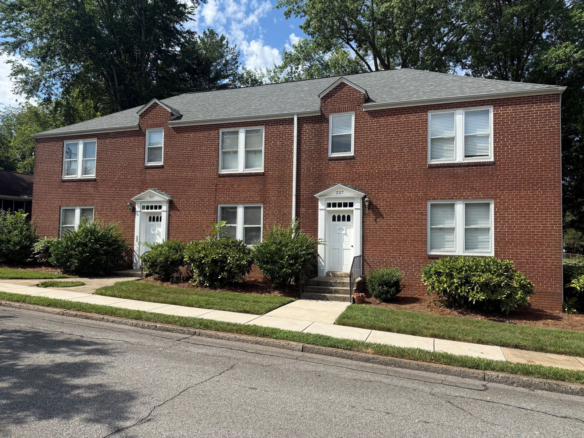 Salisbury Apartment: 227 Mitchell Ave