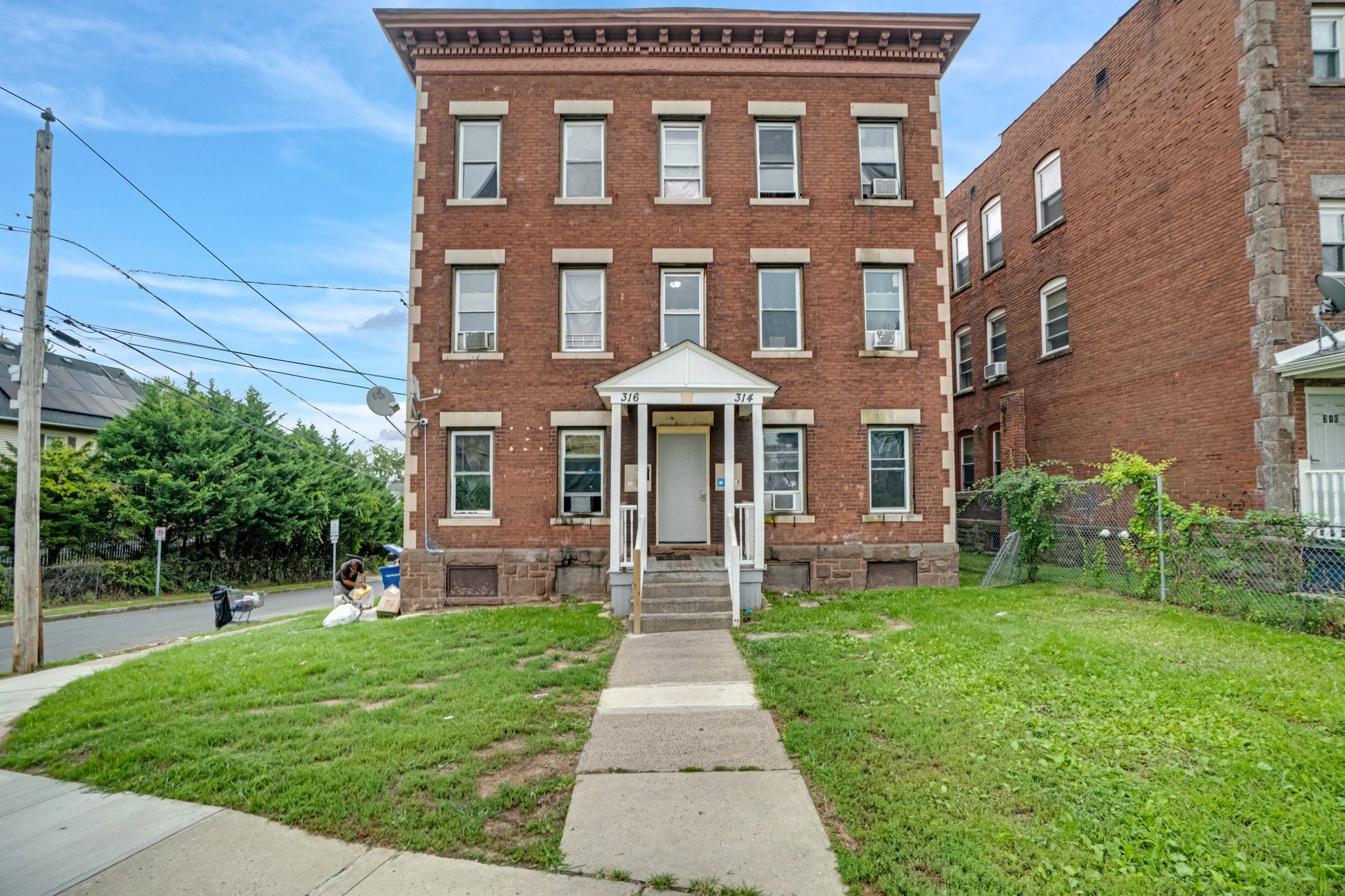 Hartford Apartment: 314-316 Bellevue Street