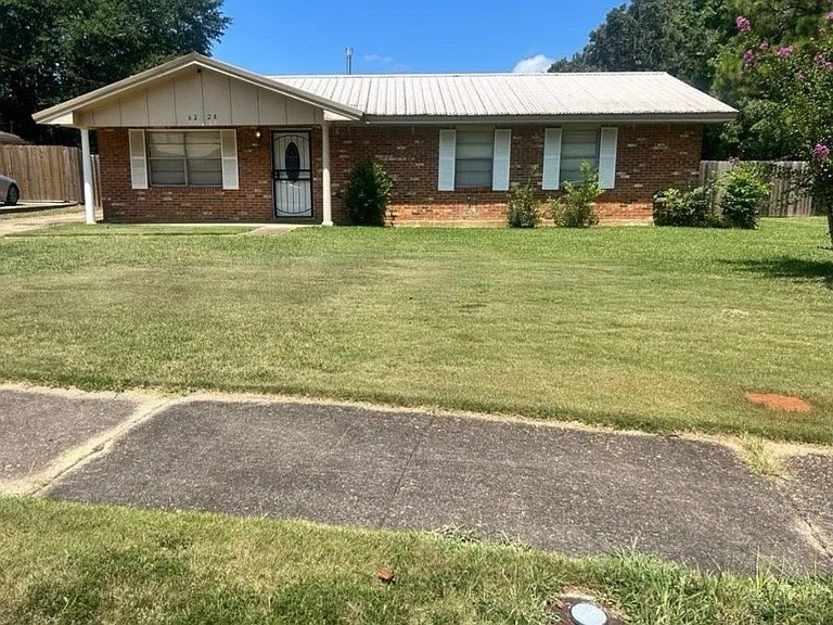 Montgomery House: 6228 Hinchcliff Rd