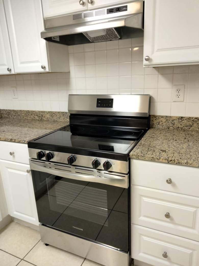 Hollywood Apartment: 3500 washington st