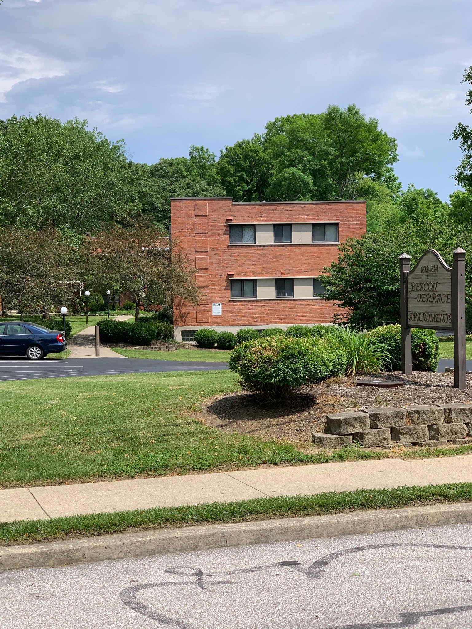 Cincinnati Other: 1614 Beacon Street