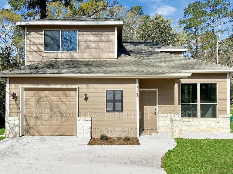 Montgomery House: 1202 Saint Lawrence River Rd