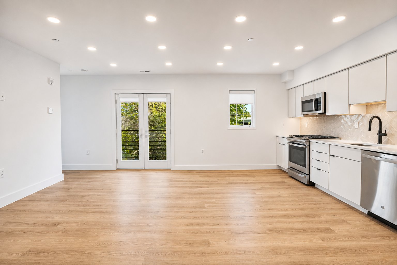 Washington Apartment: 716 L St SE